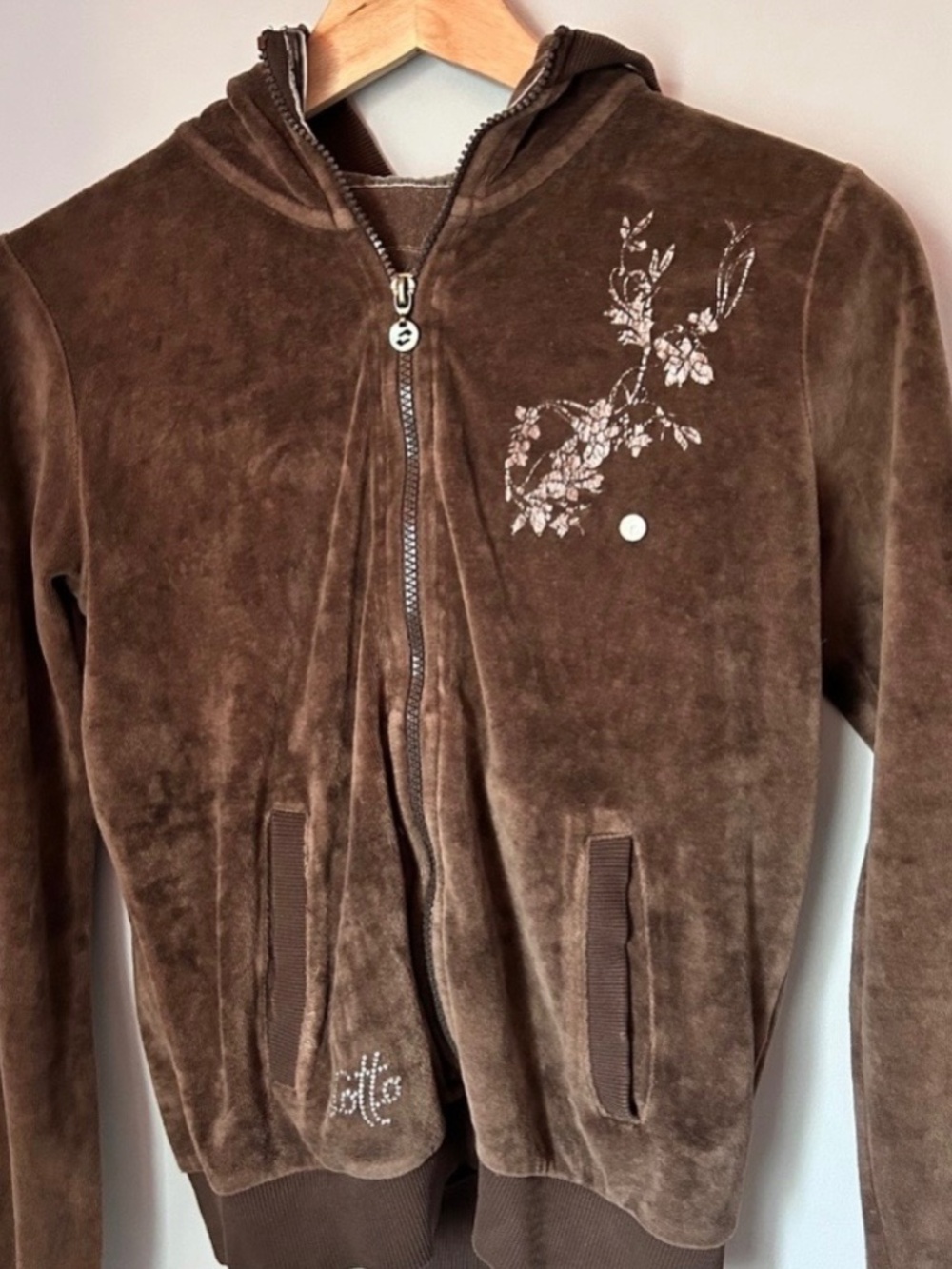 Y2K Brown Velvet Zip-Up Hoodie – Detailed Vintage 2000s Style - Picture 1 of 3